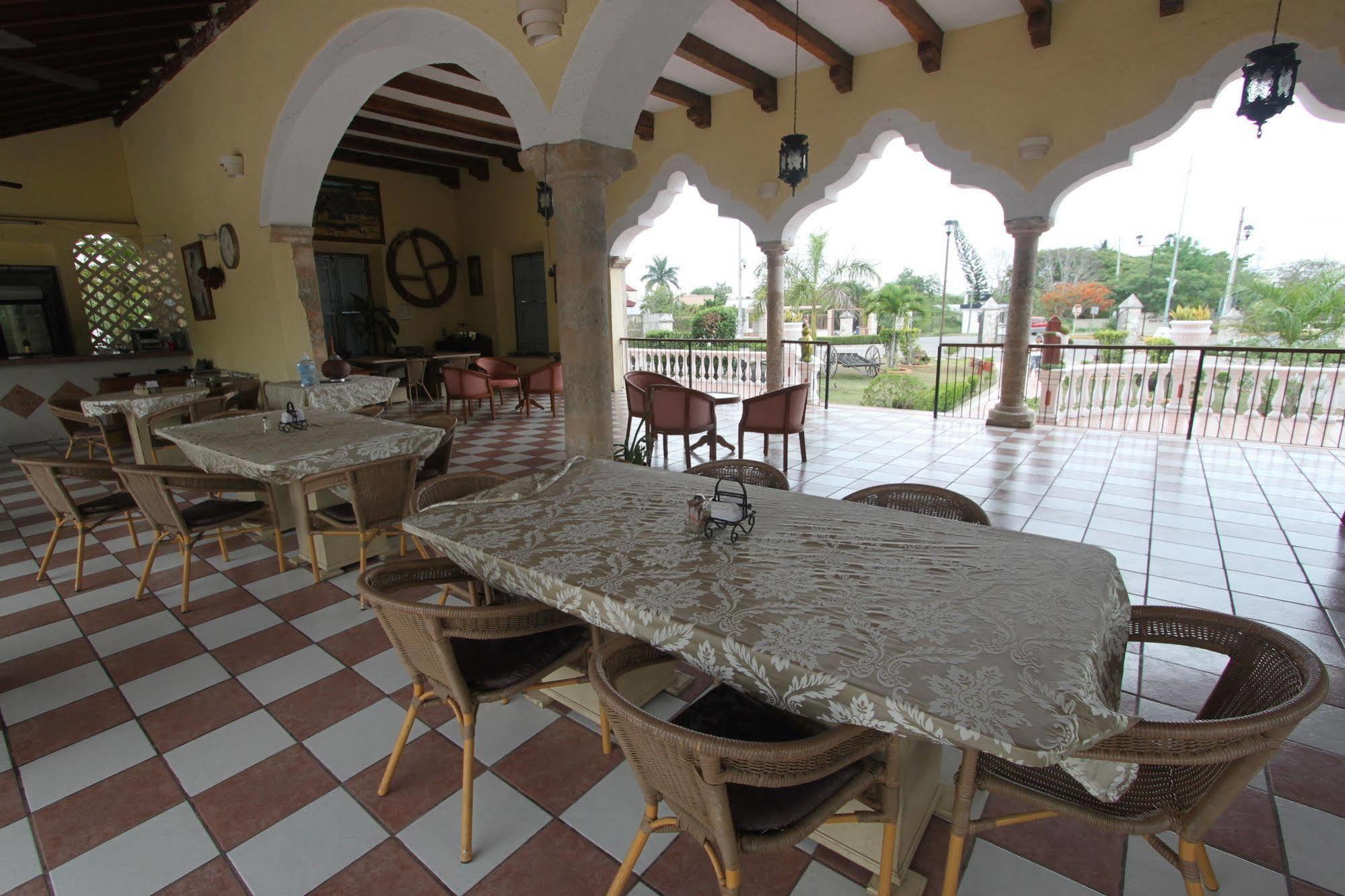 Hotel Hacienda Sánchez Valladolid  Kültér fotó